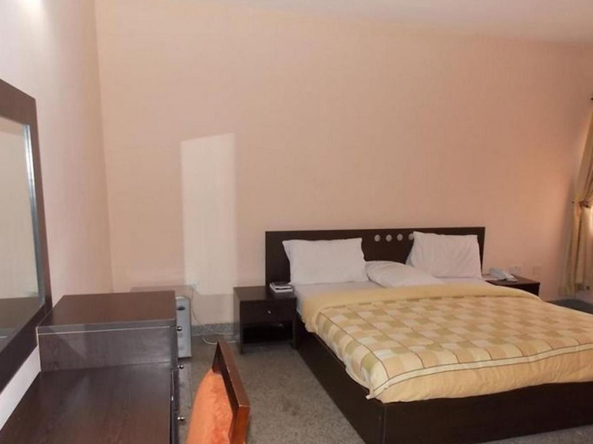 Room In Lodge - Ambience Hotels Abujahome For Leisure And Business Travellers מראה חיצוני תמונה