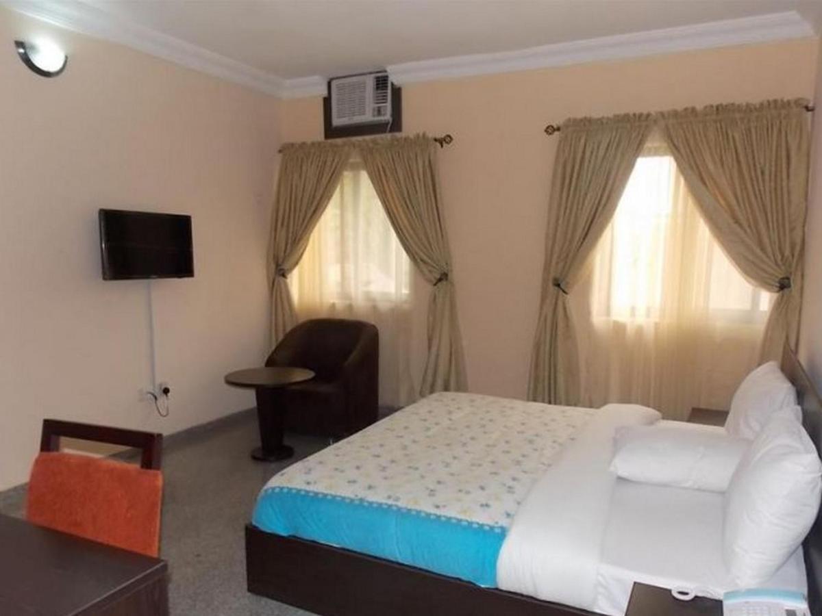 Room In Lodge - Ambience Hotels Abujahome For Leisure And Business Travellers מראה חיצוני תמונה