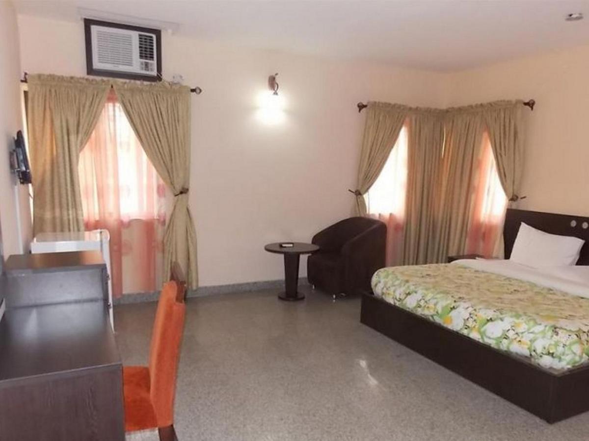 Room In Lodge - Ambience Hotels Abujahome For Leisure And Business Travellers מראה חיצוני תמונה