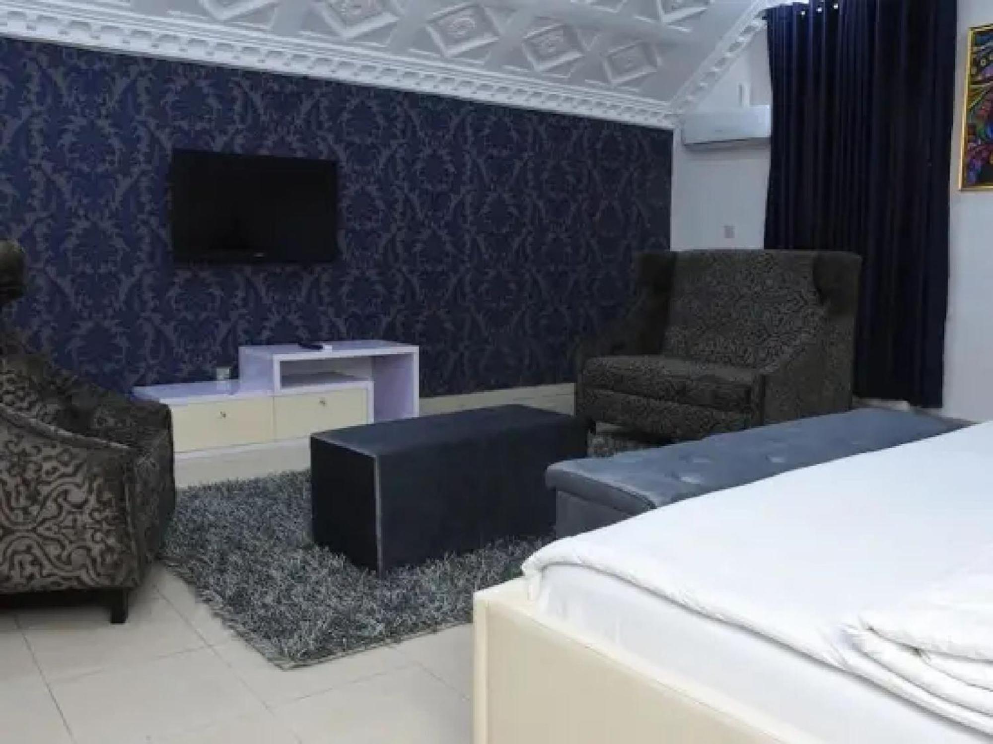 Room In Lodge - Ambience Hotels Abujahome For Leisure And Business Travellers מראה חיצוני תמונה