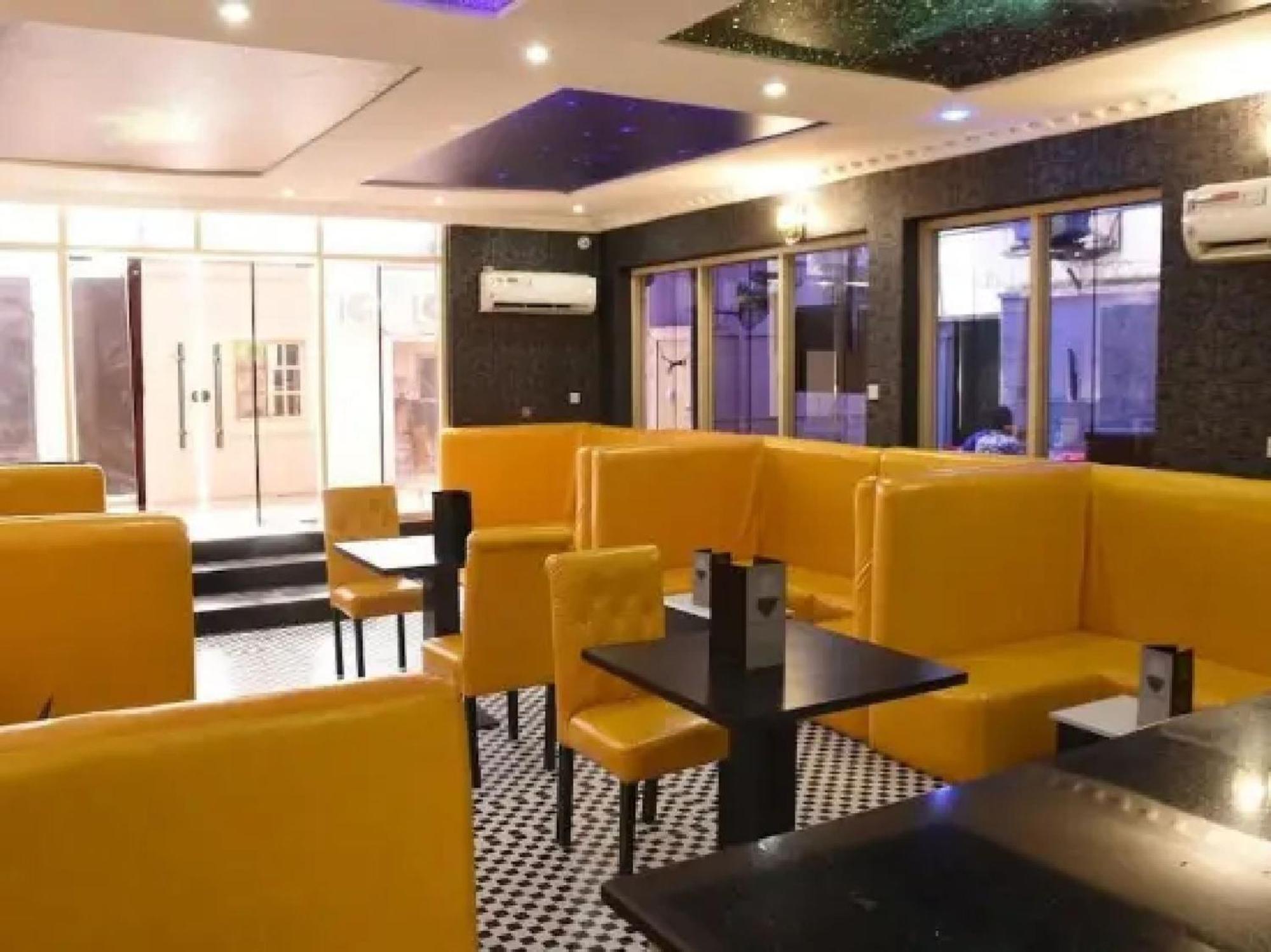 Room In Lodge - Ambience Hotels Abujahome For Leisure And Business Travellers מראה חיצוני תמונה